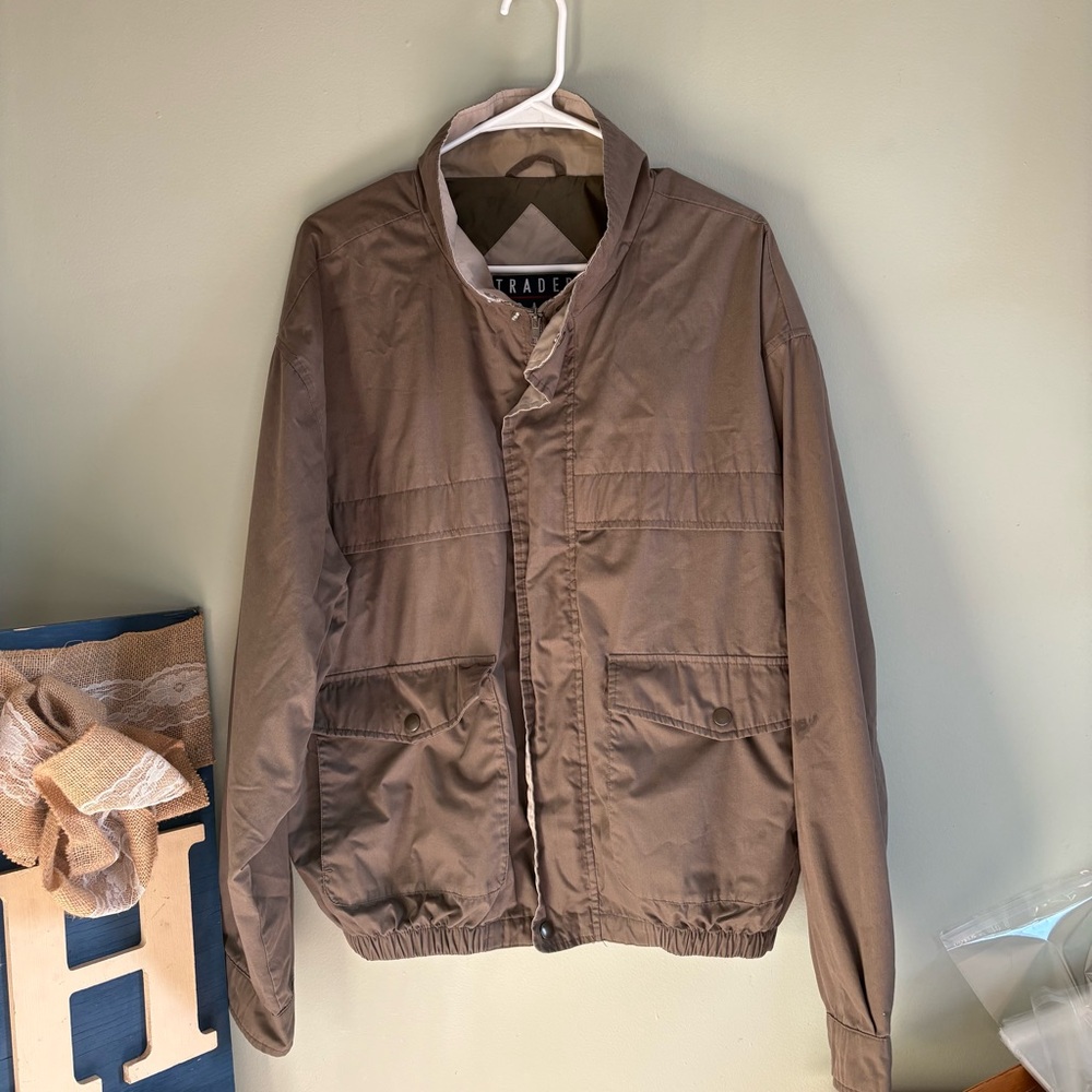 Traders Bay Men’s Light Weight  Brown/Tan Jacket Size L